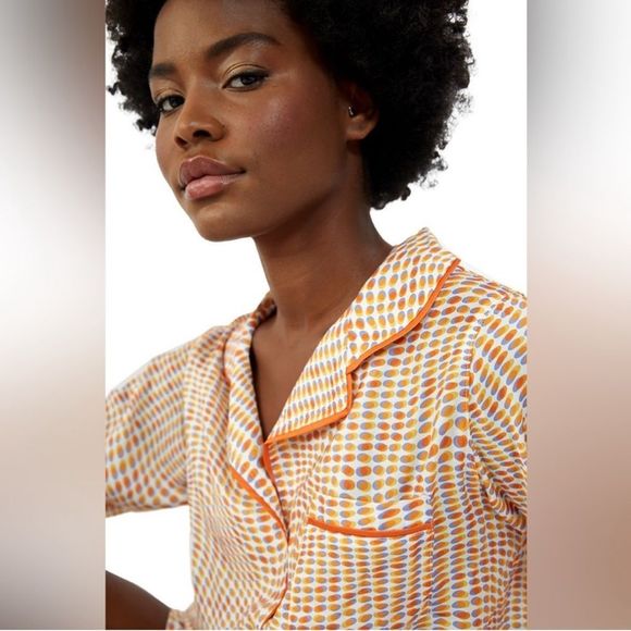 REVOLVE PLUSH SILKY OP ART LONG SLEEVE + SHORTS PJ SET WITH EYE MASK - Picture 3 of 5